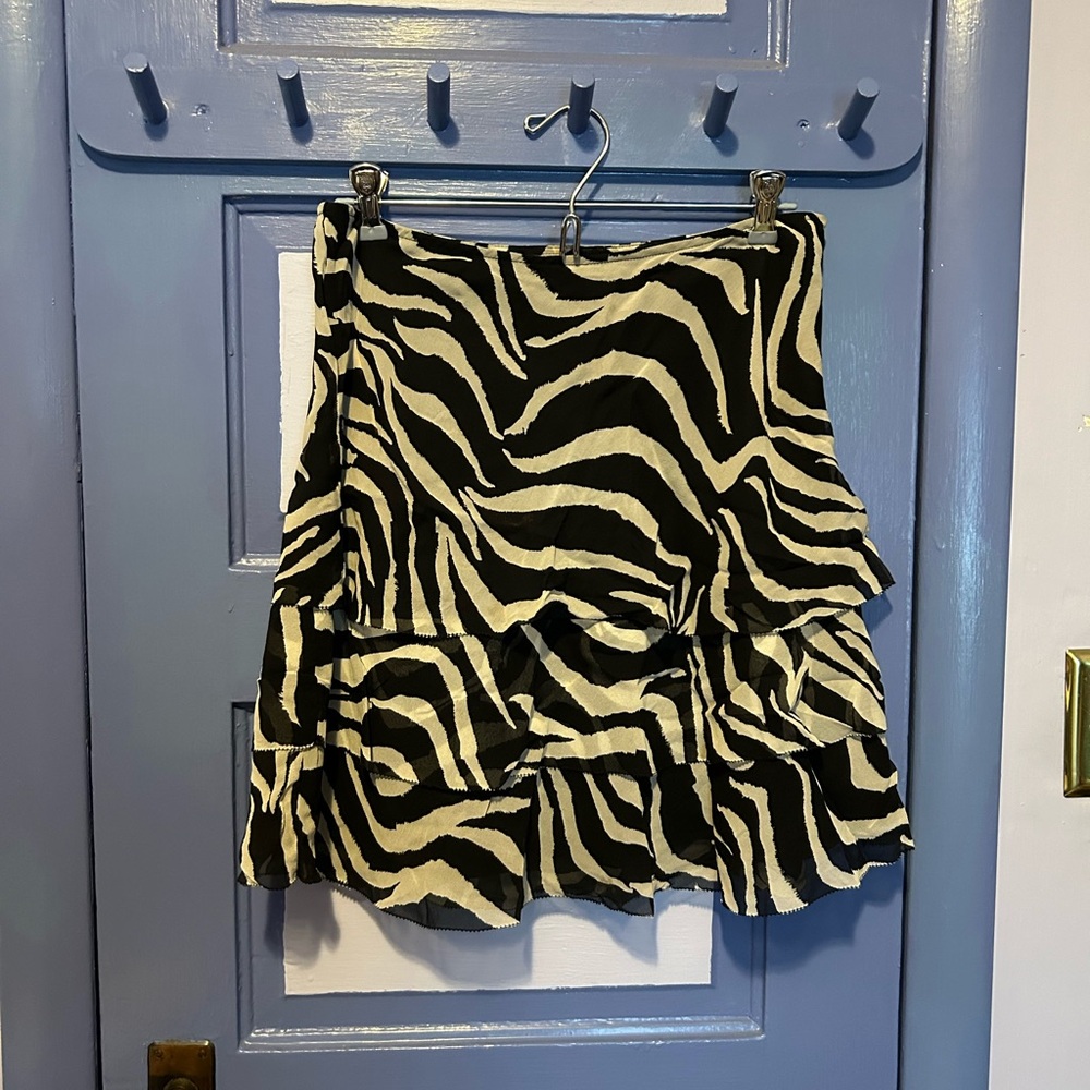 White House Black Market size 6 skirt